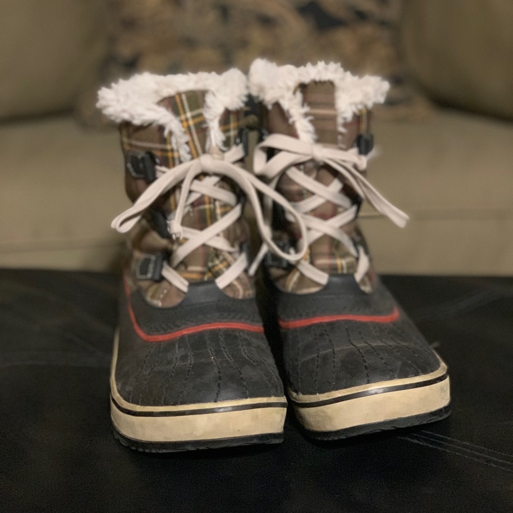 Sorel snow boots sz 8